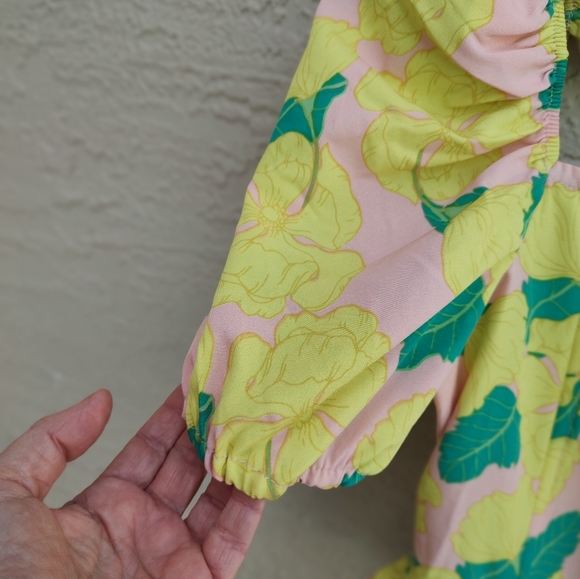 Milk &Honey floral smoked top - Picture 6 of 12